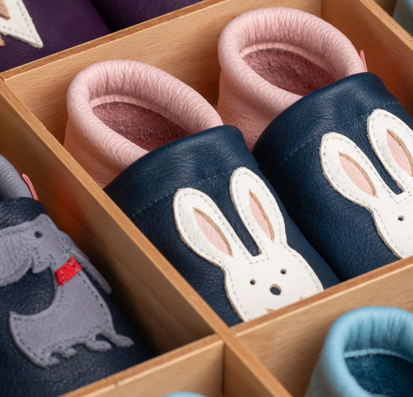 Startseite 2 Tap Tap Schuhe mit verschiedenen Motiven